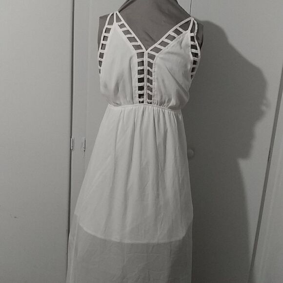 Beautiful Breezy Dress - Picture 2 of 5